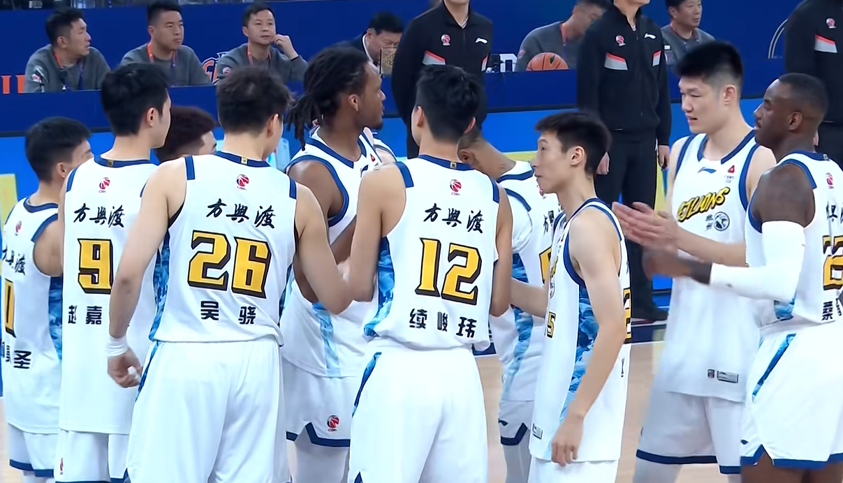 开云体育官方网站-CBA疯狂一夜：上海18连胜，广东+北京造惨案，广厦逆转，排名如下